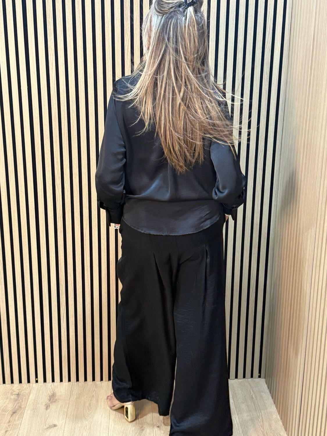 Elastic Hem Button Shirt - Black