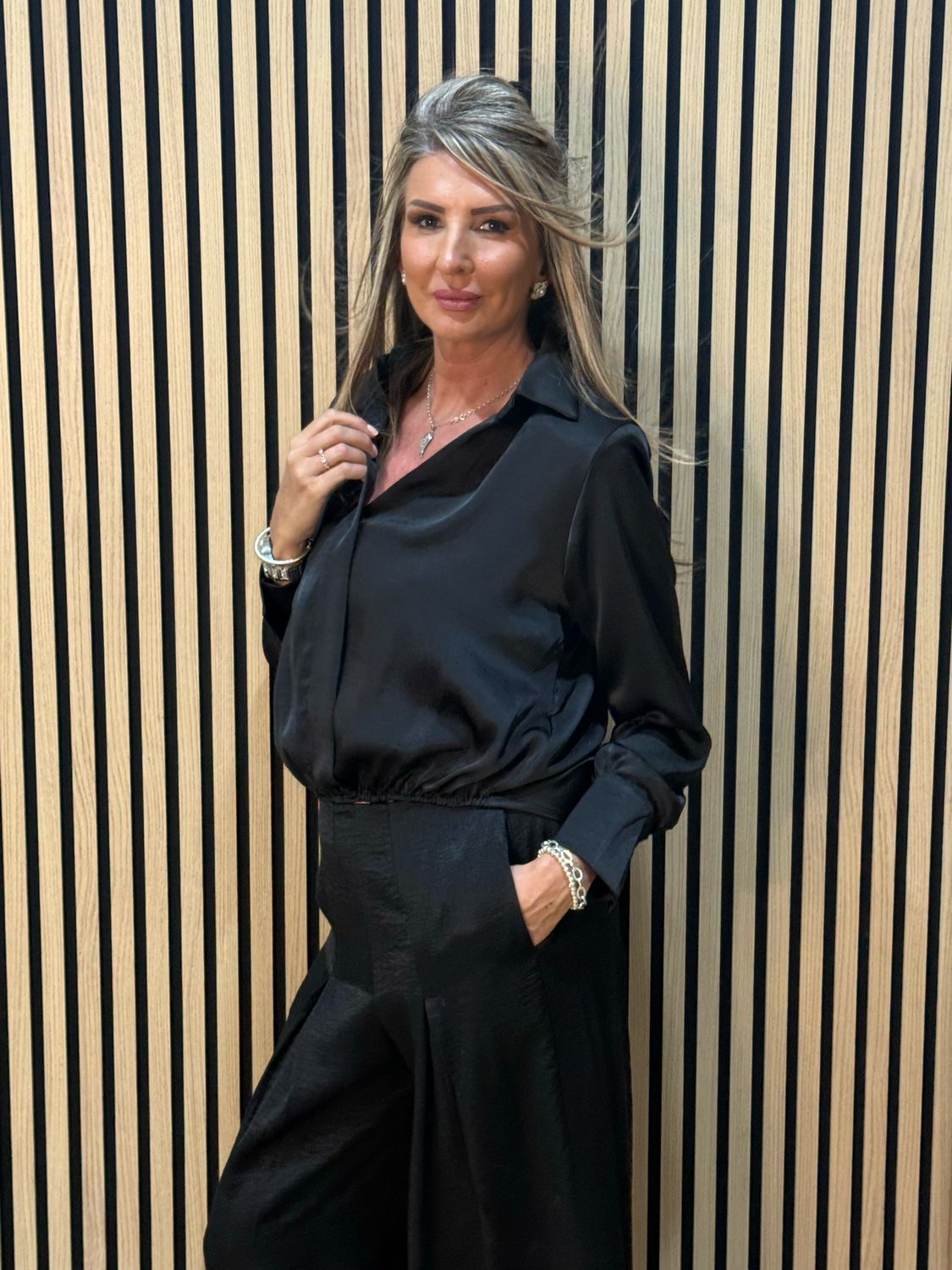 Elastic Hem Button Shirt - Black