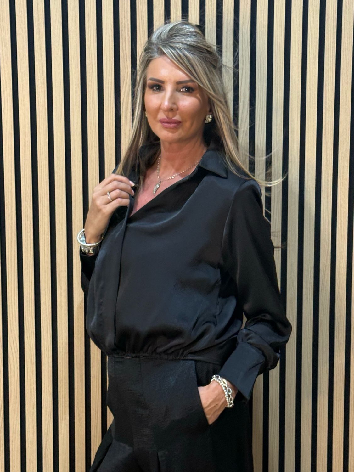 Elastic Hem Button Shirt - Black