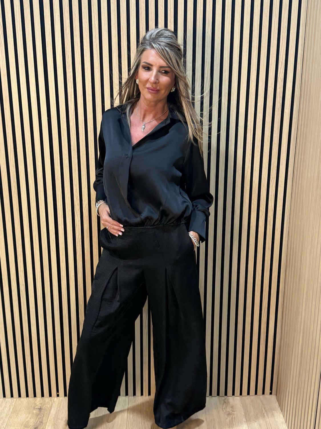 Elastic Hem Button Shirt - Black