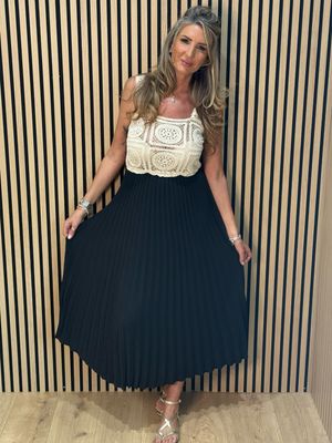 Crochet Bodice Pleated Midi Dress - Black