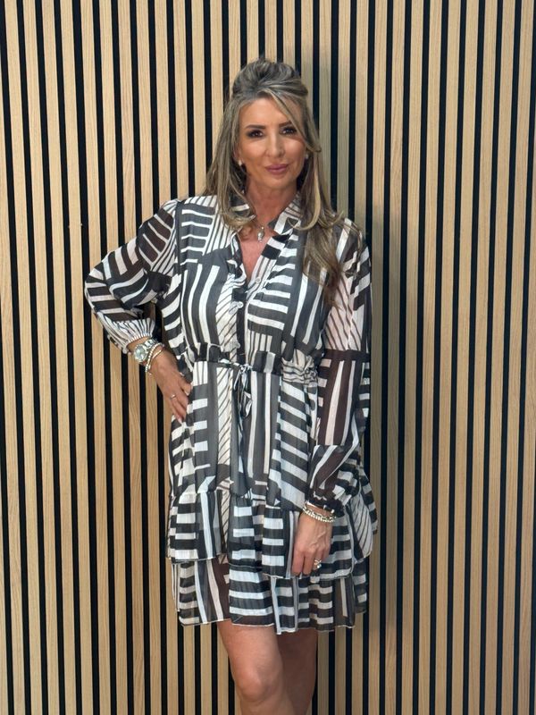 Lightweight Abstract Dress - Black/White