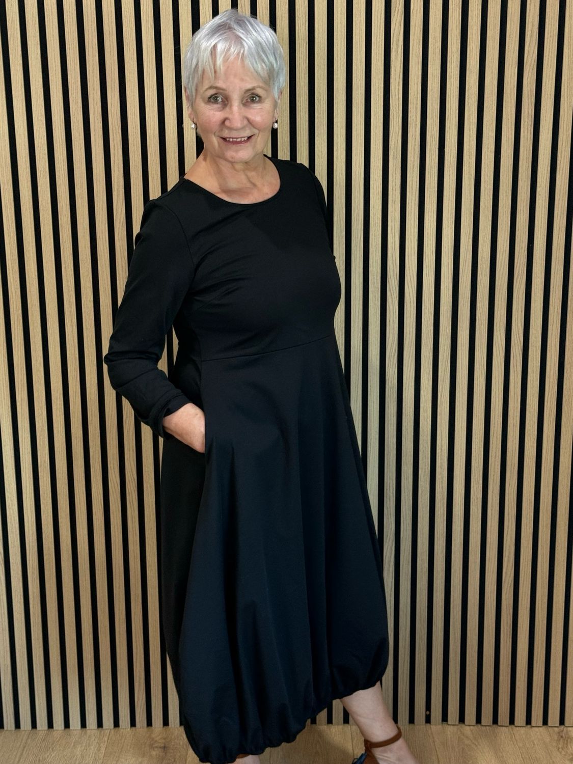 Balloon Hem Midi Dress - Black