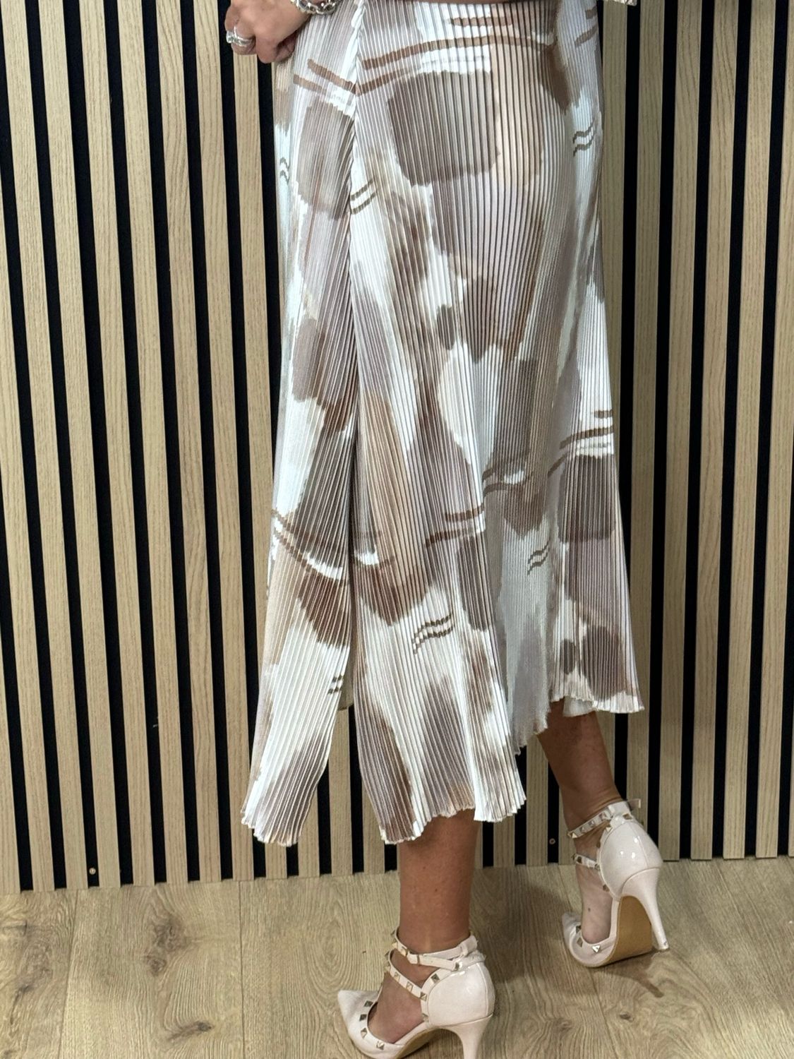 Pleated Abstract Print Midi Dress - Bronze/Cream