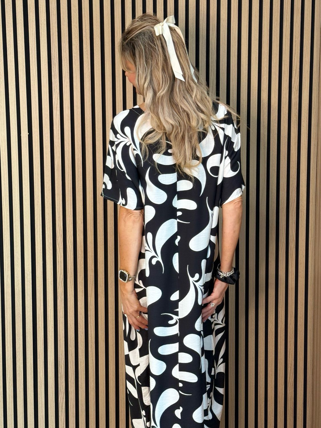 Abstract Print Relaxed Midi Dress - Black