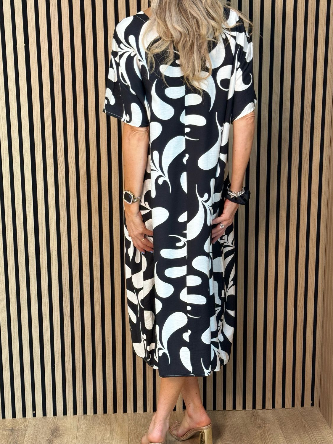 Abstract Print Relaxed Midi Dress - Black
