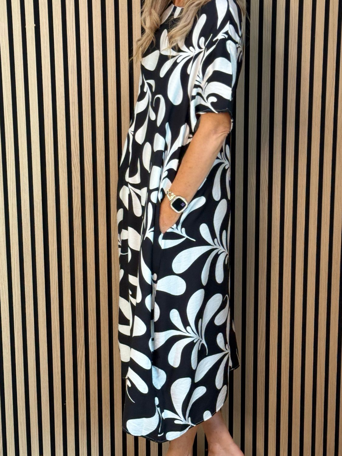 Abstract Print Relaxed Midi Dress - Black