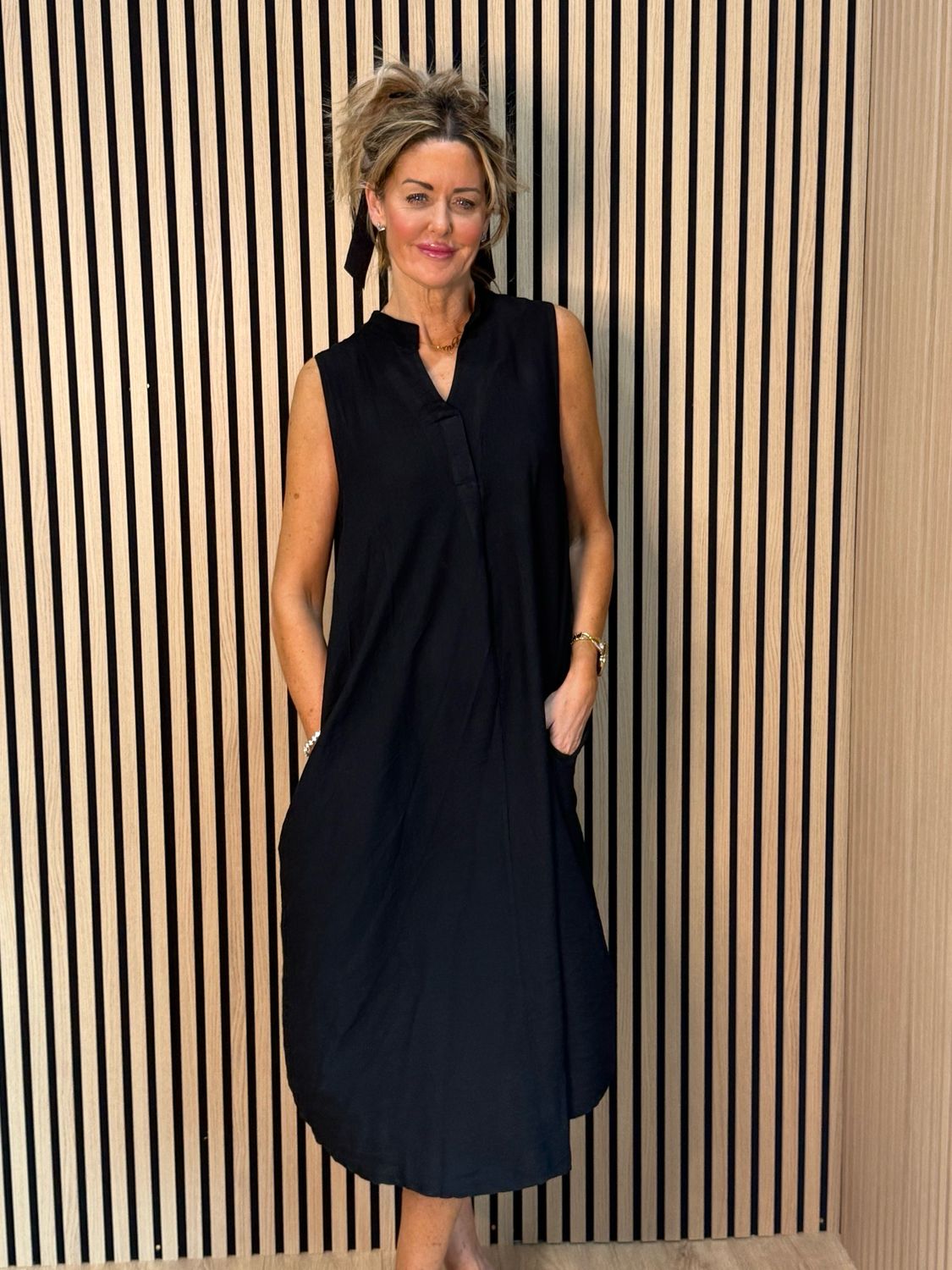 Sleeveless Midi Dress - Black