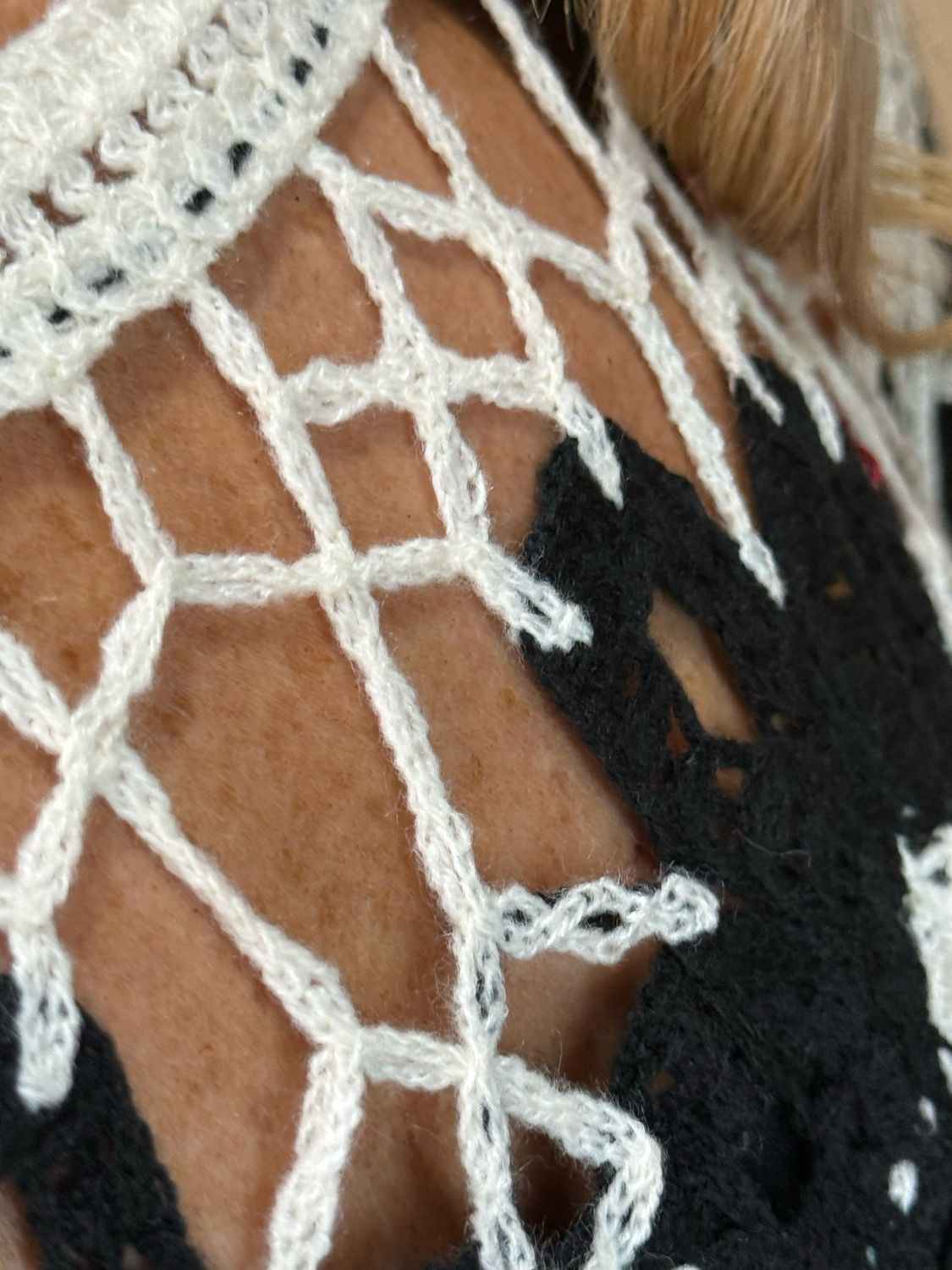 Floral Crochet Knit Top - Black/White