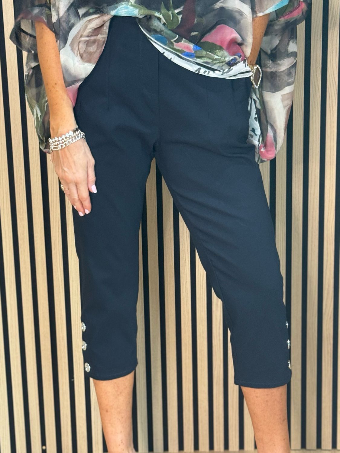 Button Detail Cropped Trousers - Black