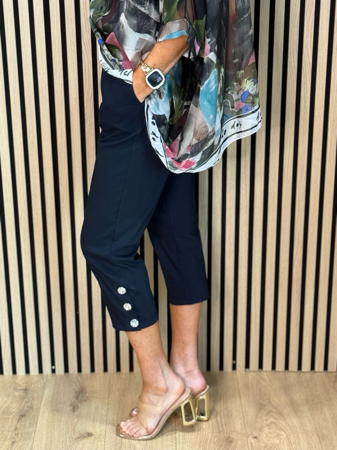 Button Detail Cropped Trousers - Black