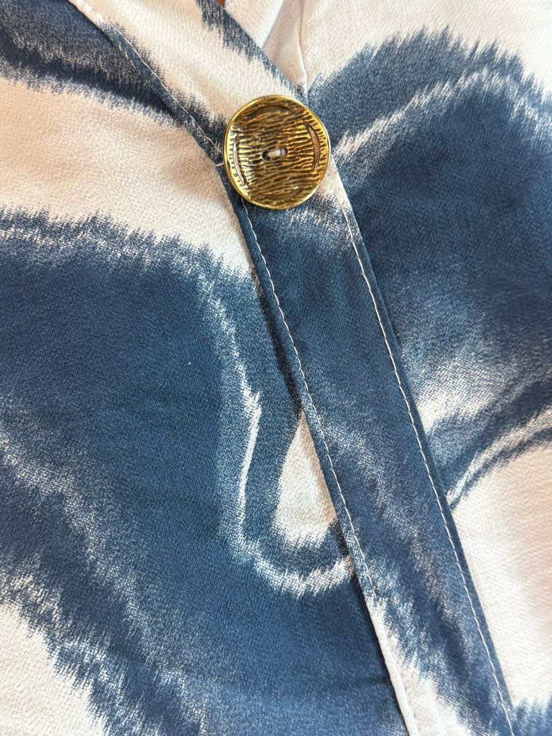 Abstract Print Button Detail Top - Blue/White