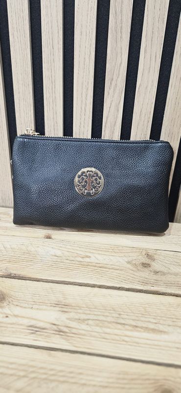 Classic Cross Body Bag - Black