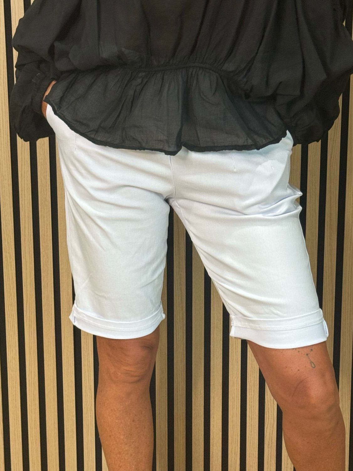 Magic Stretch Shorts - White