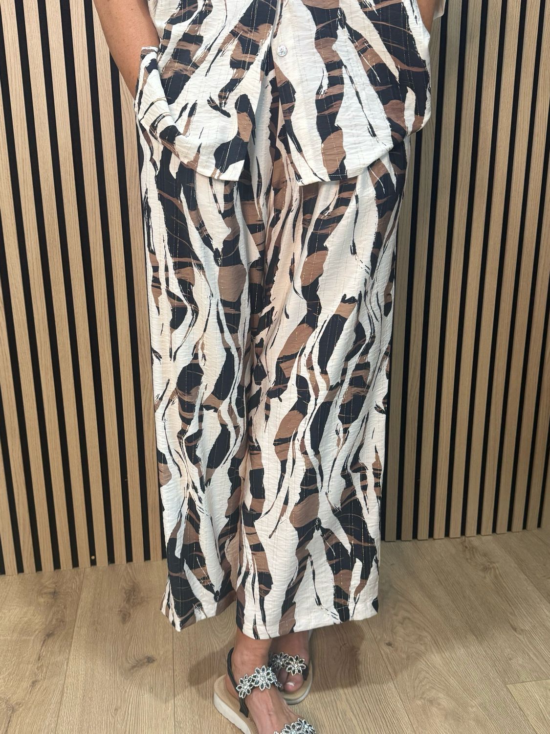 Abstract Print Relaxed Co-Ord Set - Cream/Brown