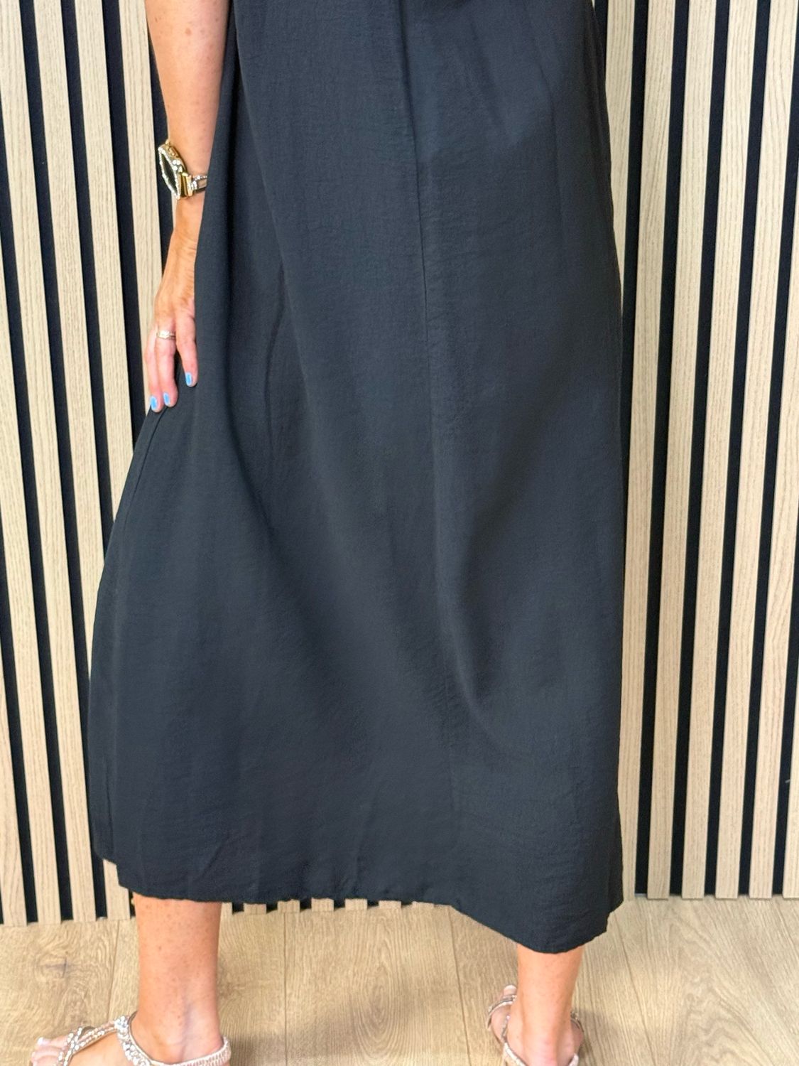 Easy Flow Midi Dress - Black