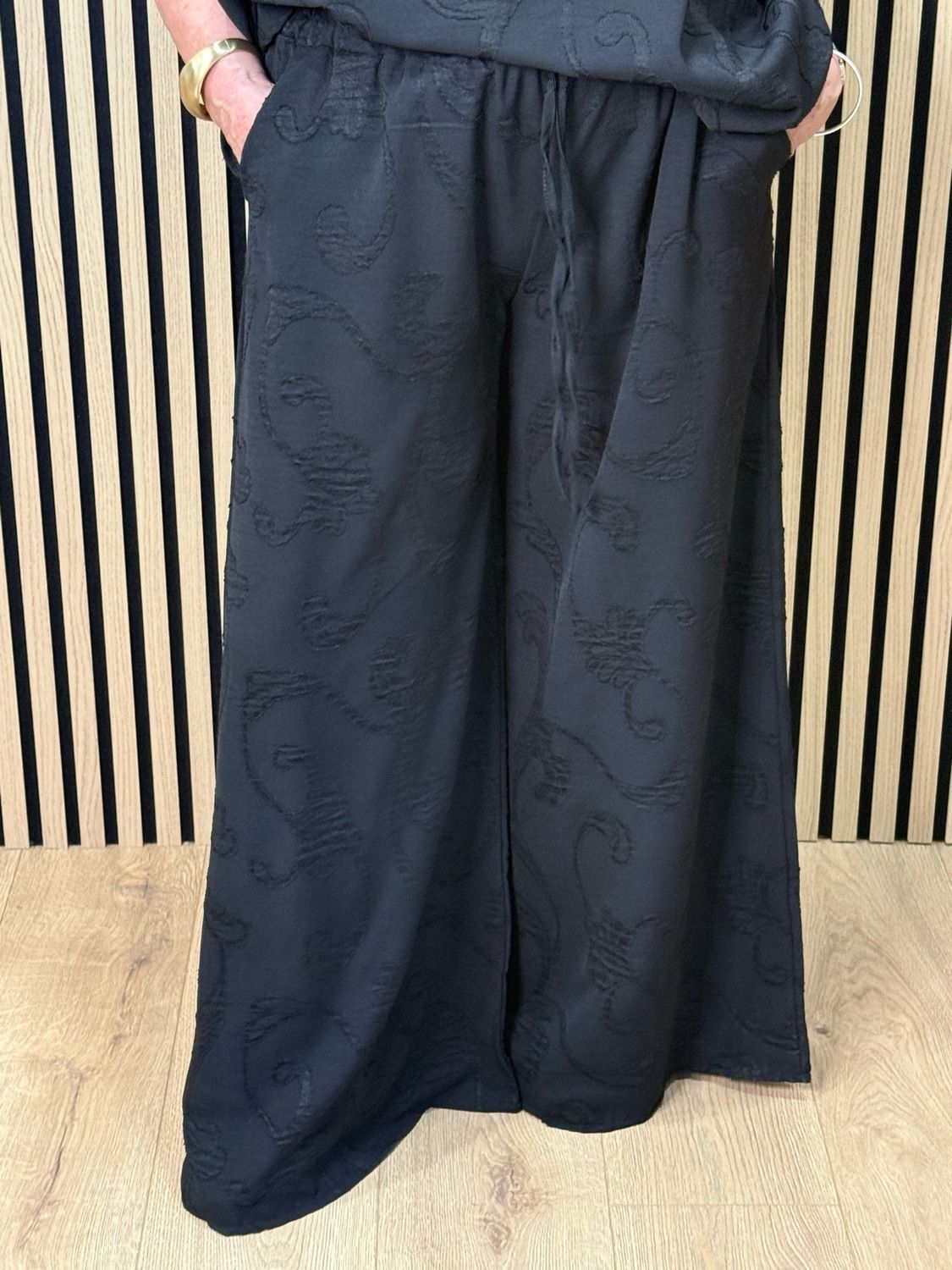 Textured Relaxed Co-Ord Set - Black