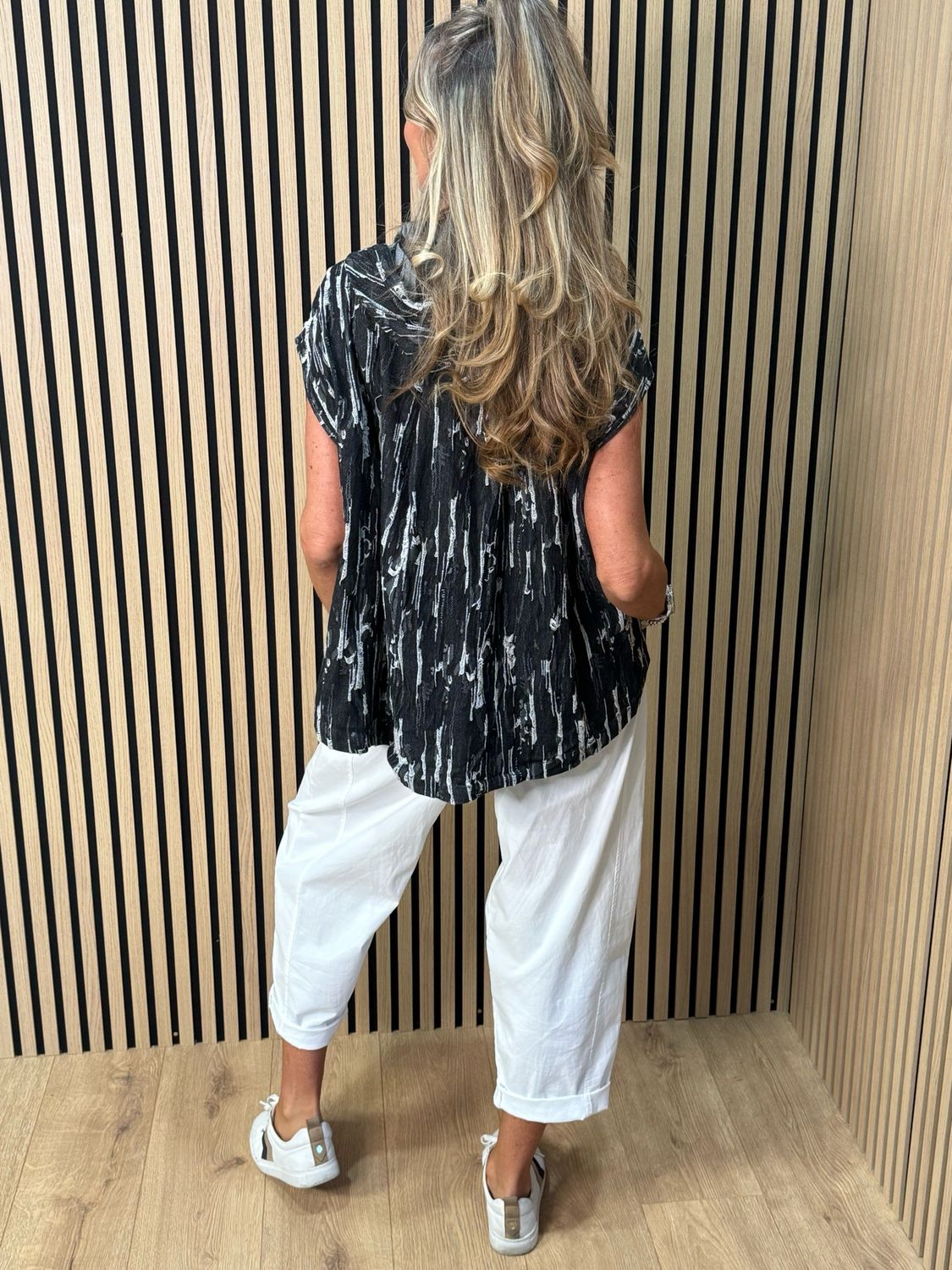 Urban Edge Sleeveless Jacket - Black