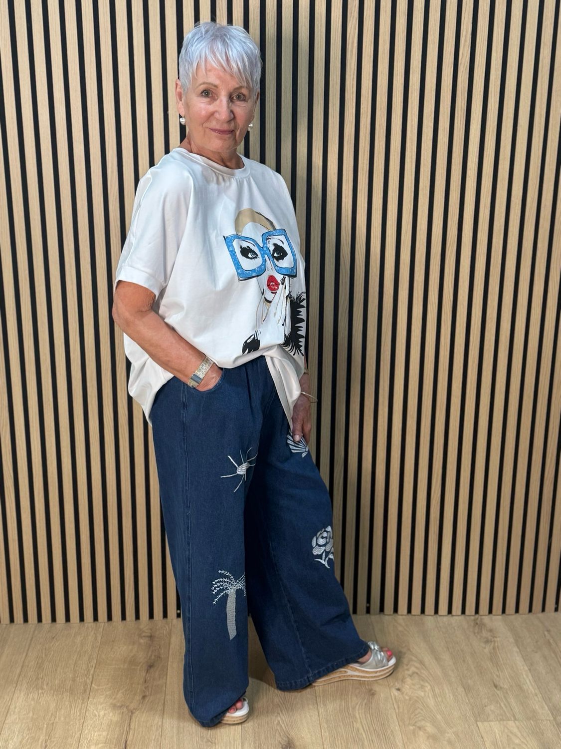 Embroidered Wide Leg Denim Jeans - Blue