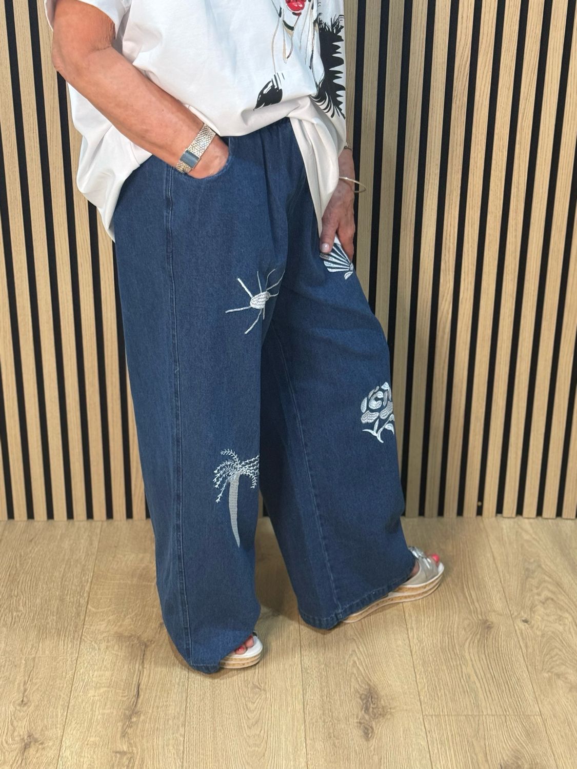 Embroidered Wide Leg Denim Jeans - Blue