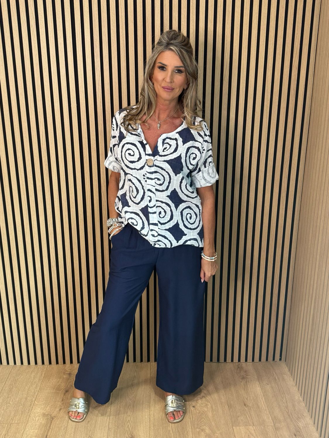 Spiral Print Button Detail Top - White/Blue