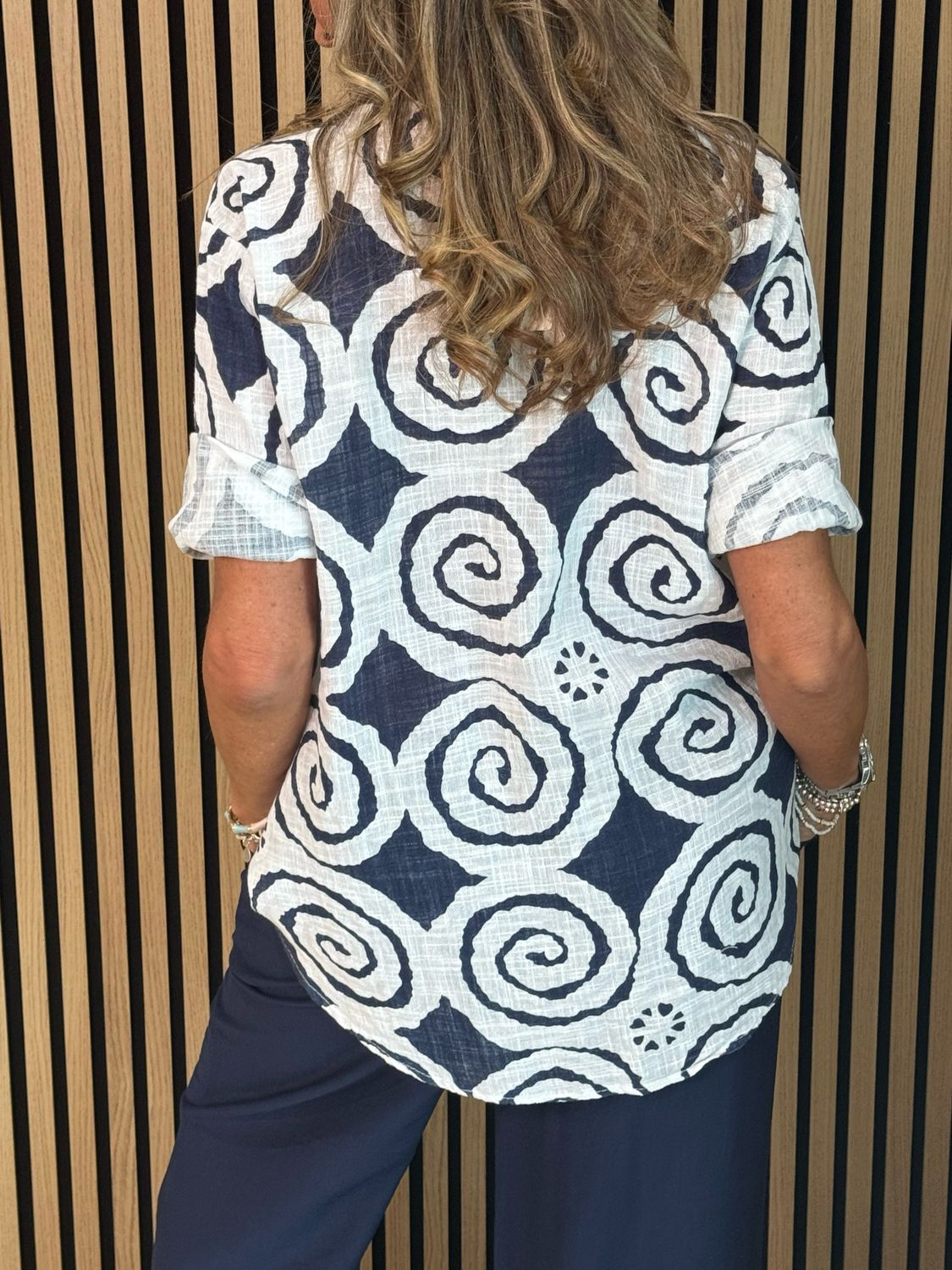 Spiral Print Button Detail Top - White/Blue