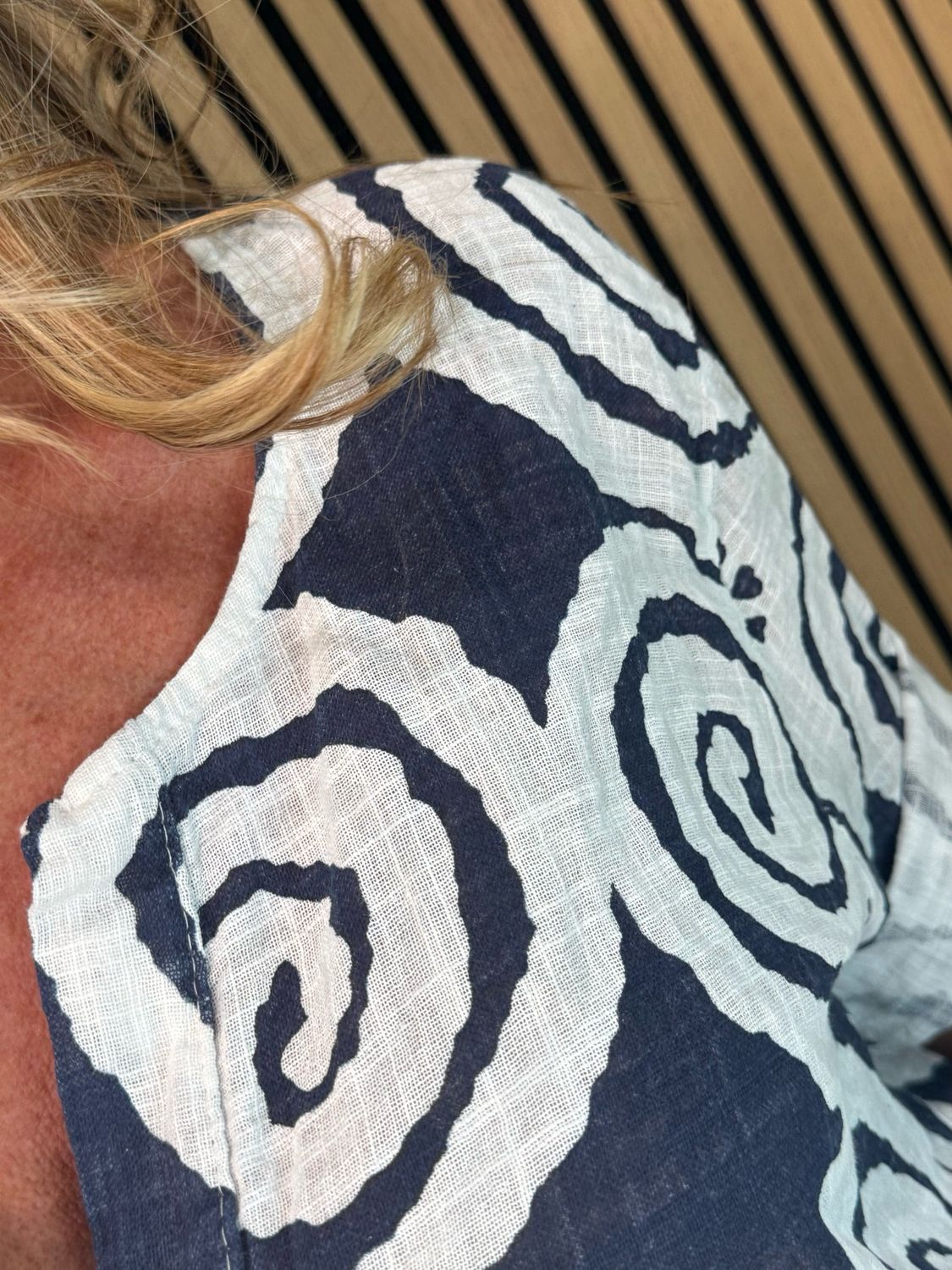 Spiral Print Button Detail Top - White/Blue