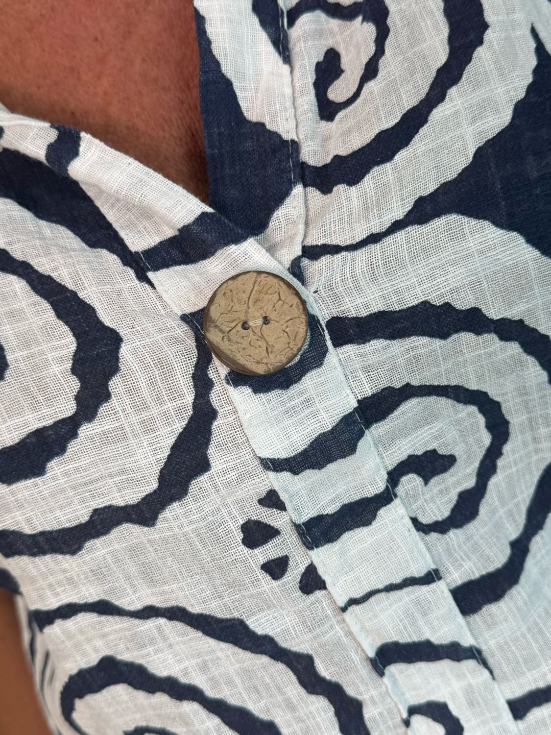 Spiral Print Button Detail Top - White/Blue