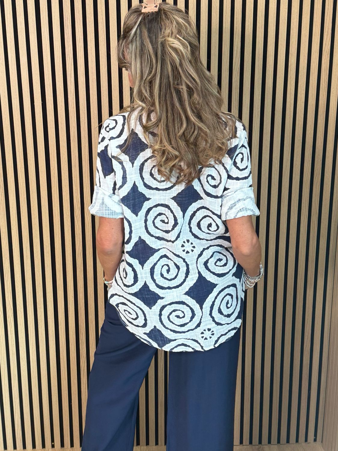 Spiral Print Button Detail Top - White/Blue