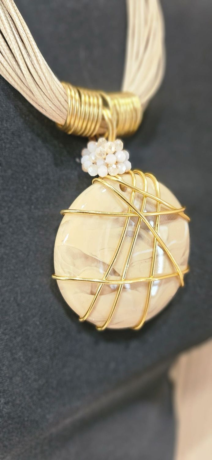 Statement Wire Pendant Necklace