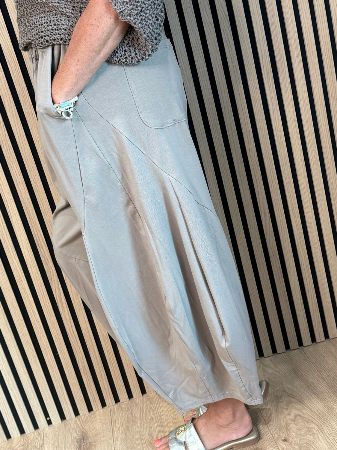 Cotton Stretch Barrel Pants - Taupe