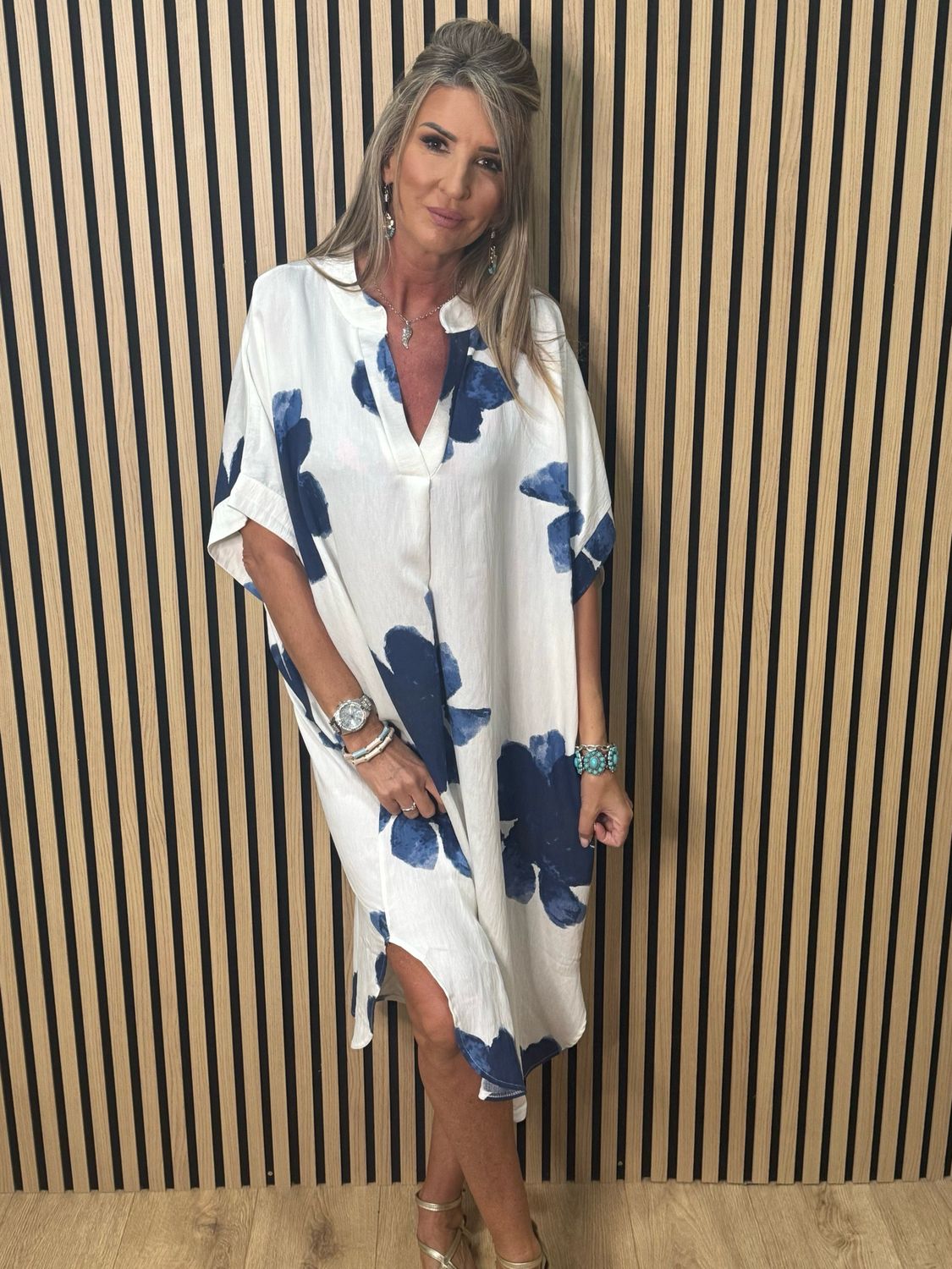 Floral Oversized V-Neck Midi Dress - White/Navy