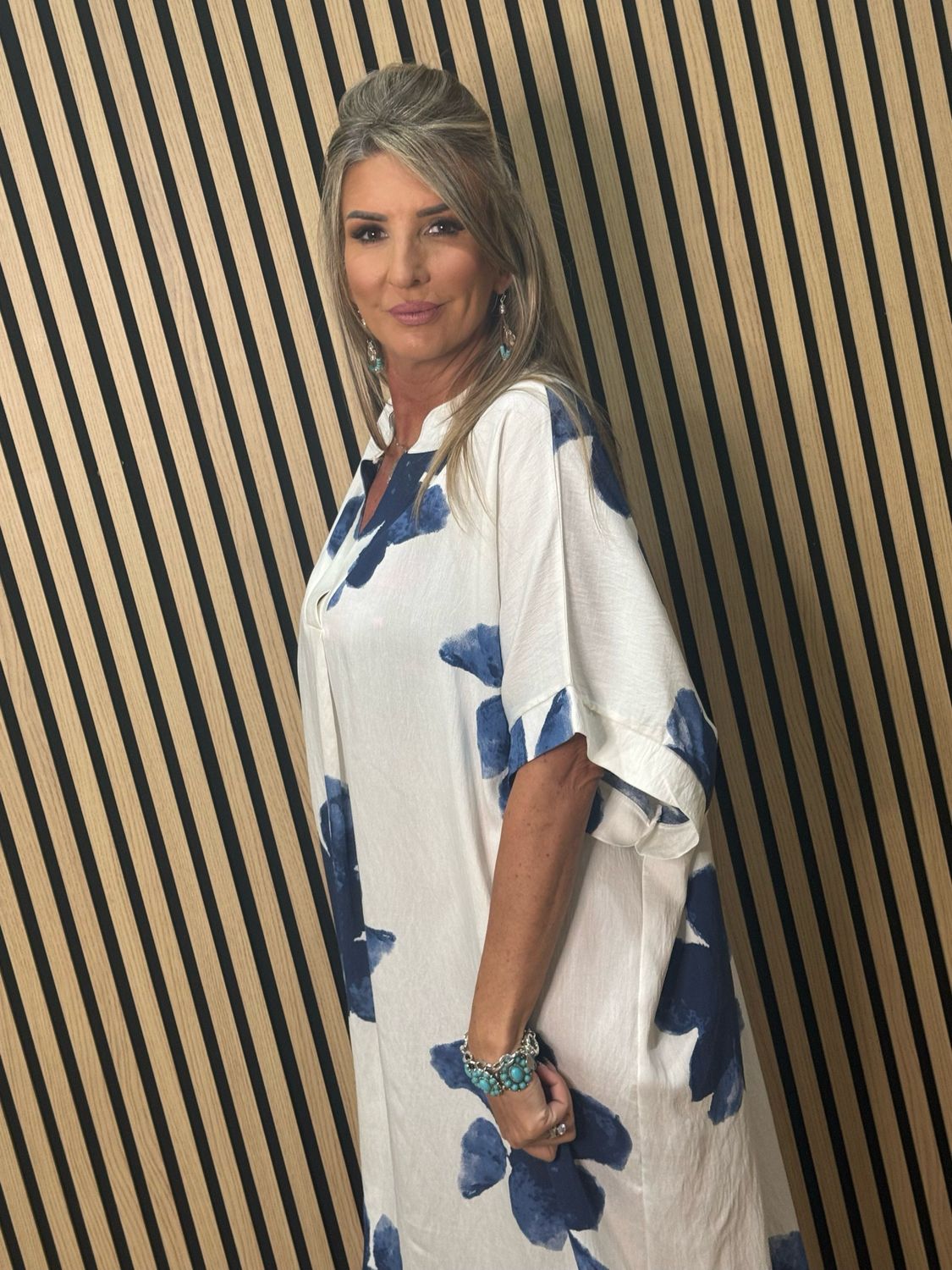 Floral Oversized V-Neck Midi Dress - White/Navy