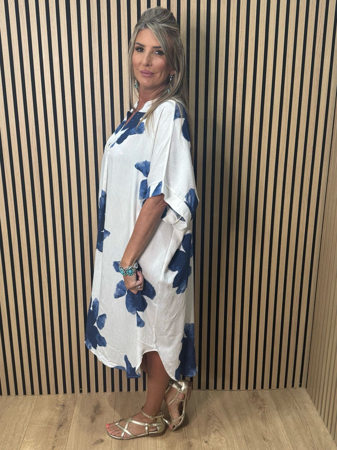 Floral Oversized V-Neck Midi Dress - White/Navy