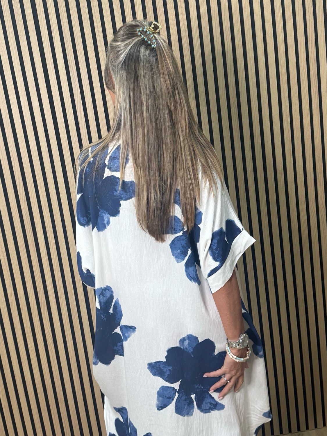 Floral Oversized V-Neck Midi Dress - White/Navy