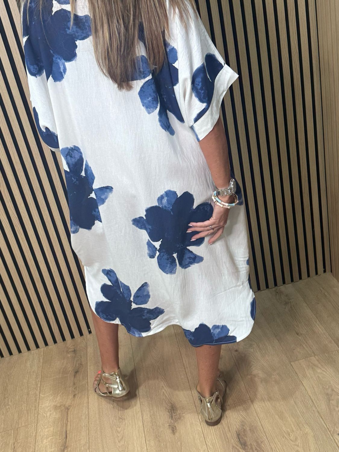 Floral Oversized V-Neck Midi Dress - White/Navy