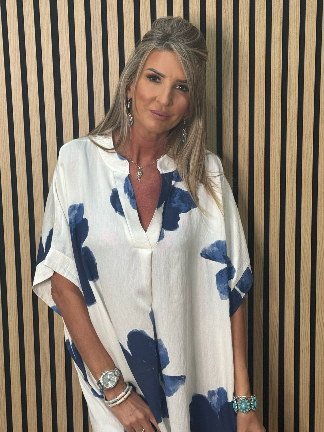 Floral Oversized V-Neck Midi Dress - White/Navy