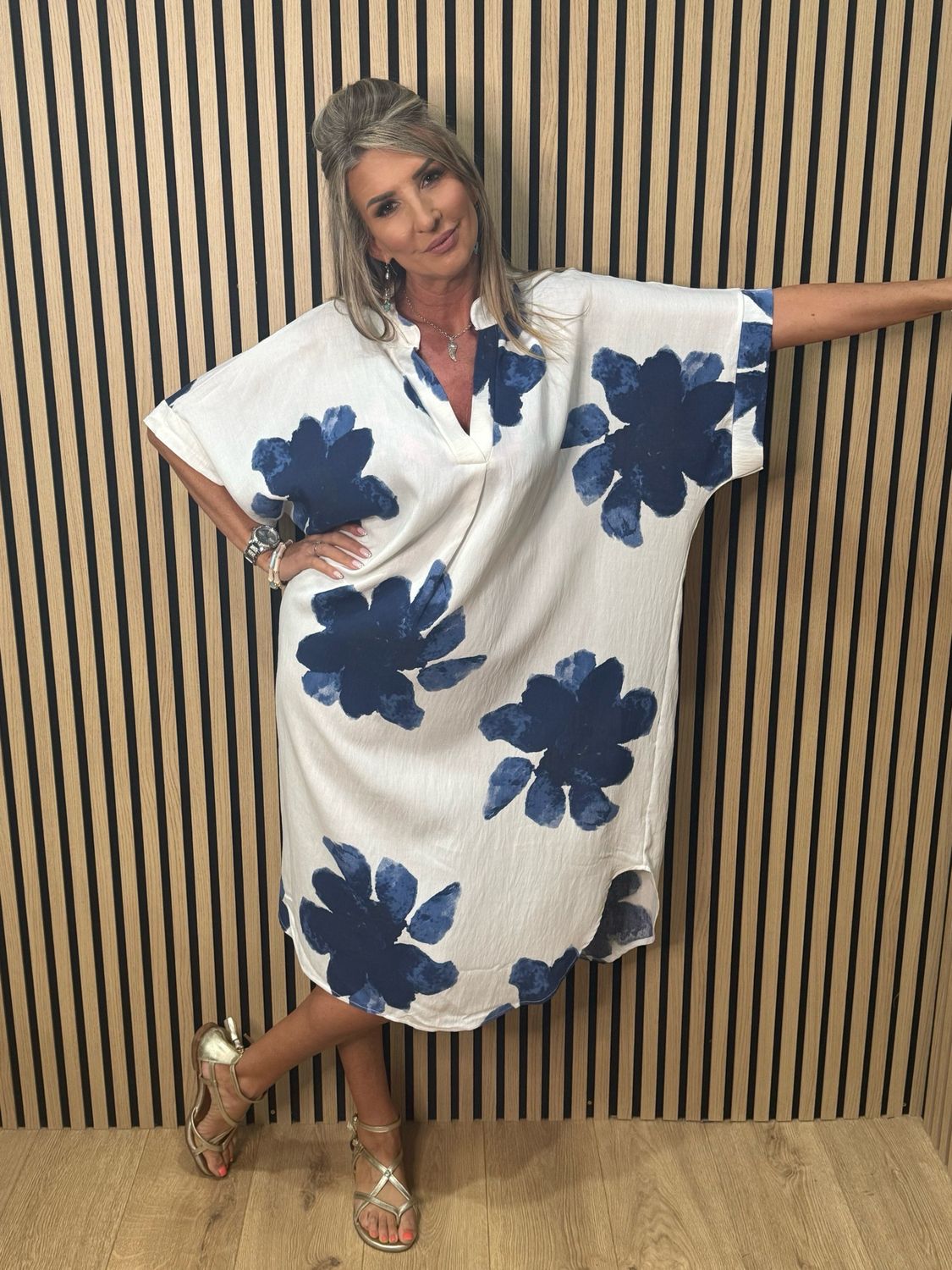 Floral Oversized V-Neck Midi Dress - White/Navy