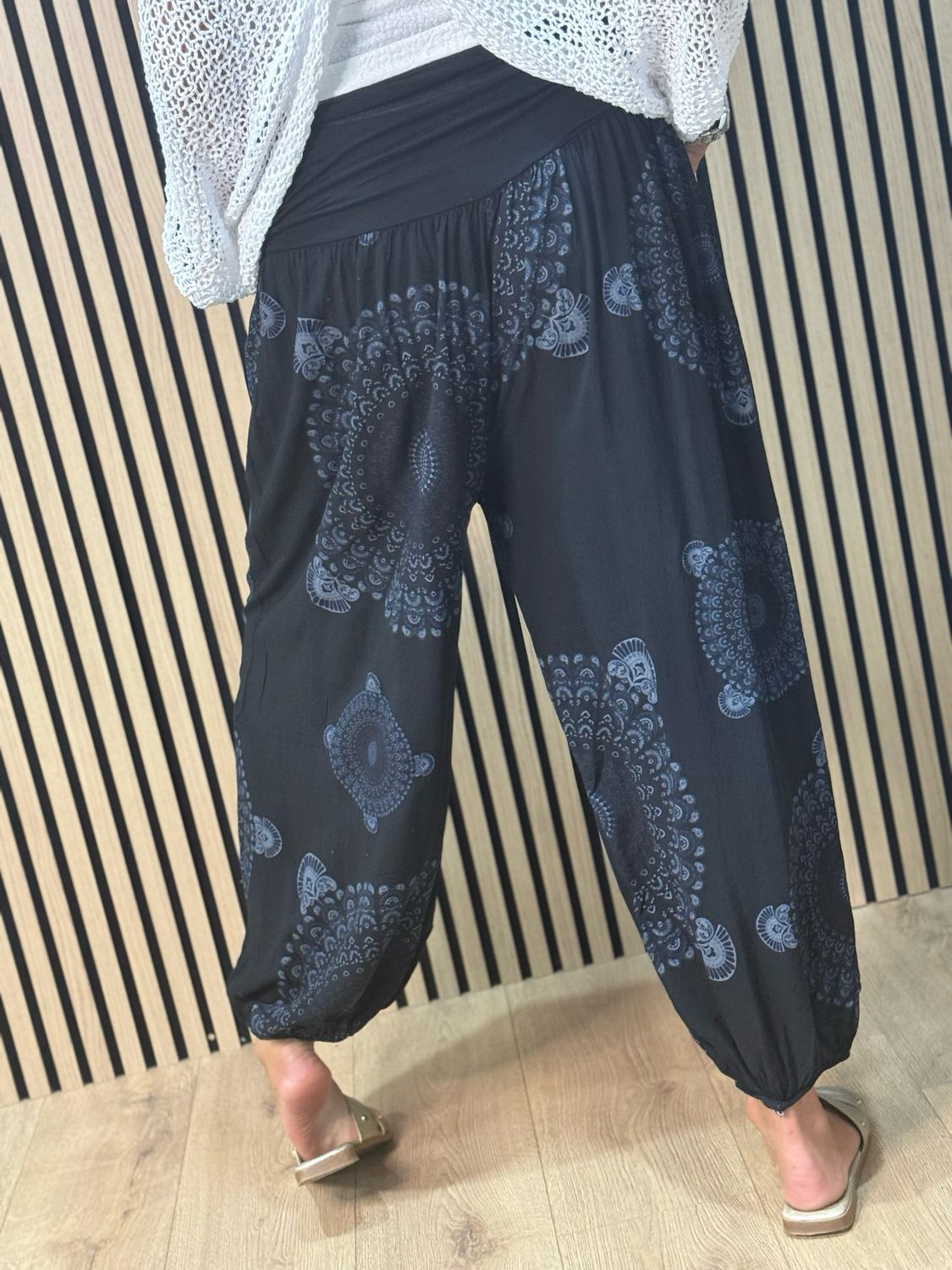 Relaxed Printed Harem Pants - Black