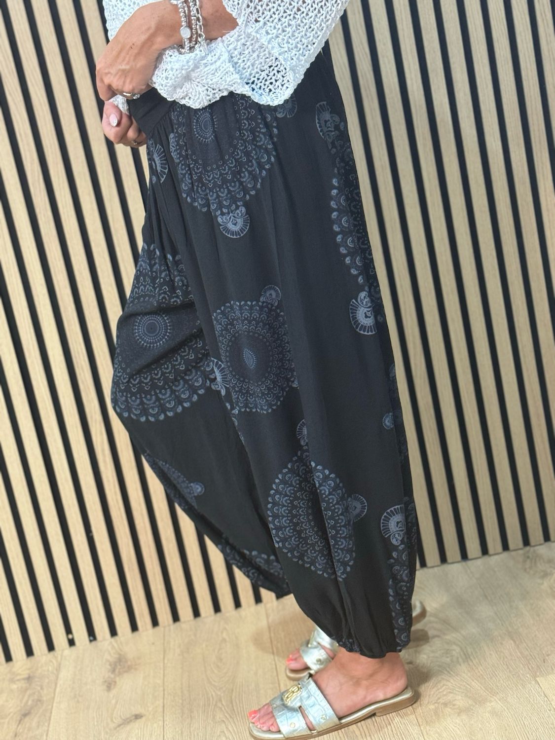 Relaxed Printed Harem Pants - Black