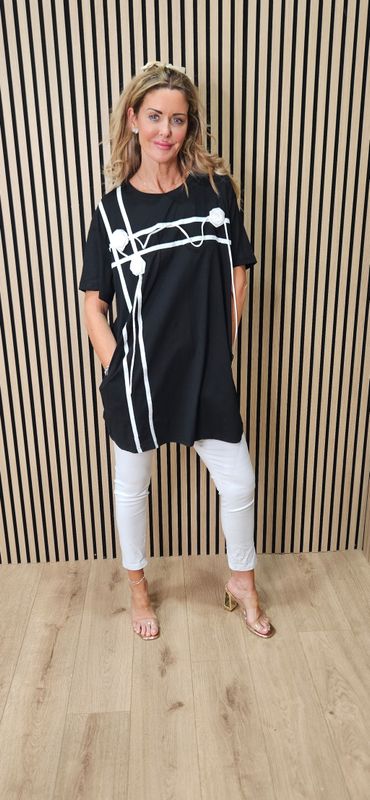 Contrast Ribbon Rose T-Shirt - Black