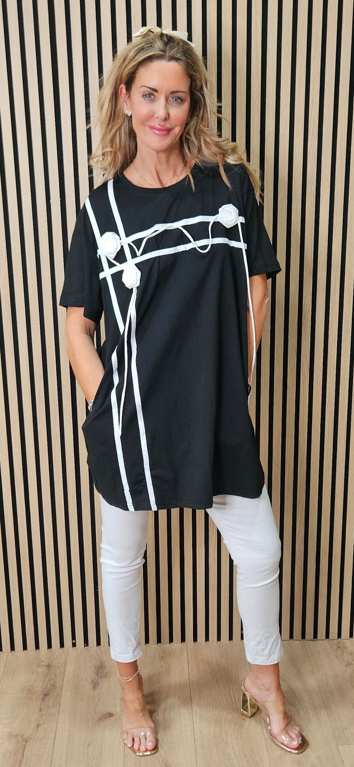 Contrast Ribbon Rose T-Shirt - Black