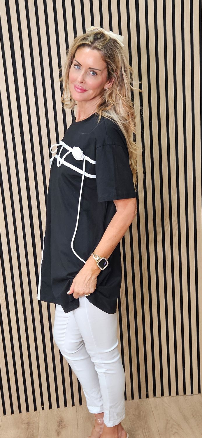 Contrast Ribbon Rose T-Shirt - Black
