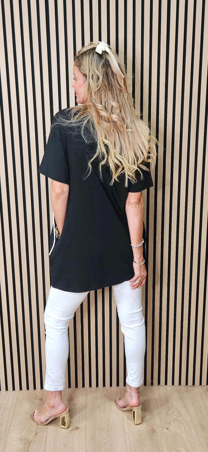 Contrast Ribbon Rose T-Shirt - Black