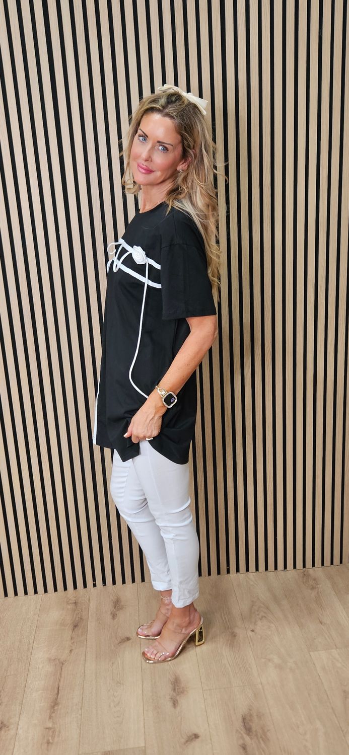 Contrast Ribbon Rose T-Shirt - Black