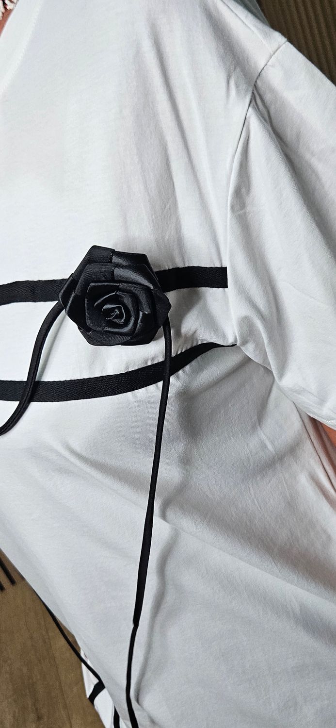 Contrast Ribbon Rose T-Shirt - white