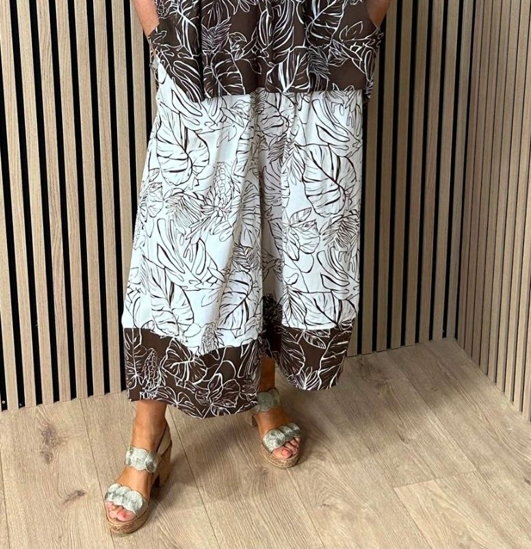 Tropical Leaf Print Wide Leg Trousers – Brown