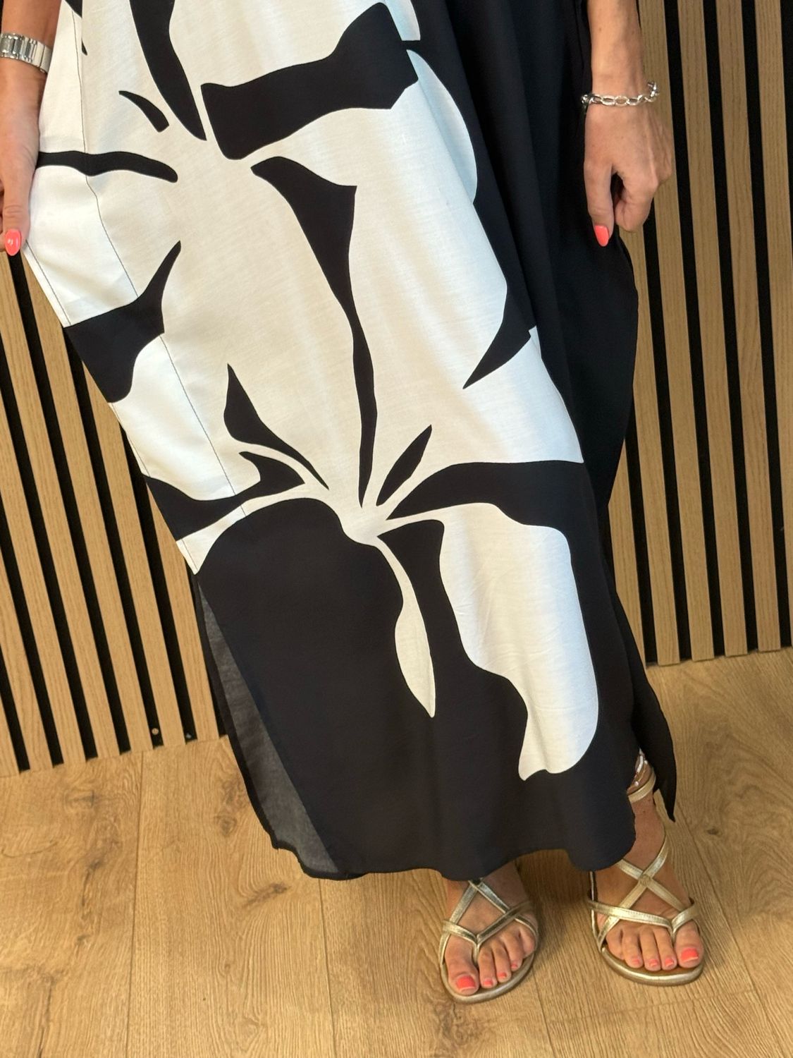 FLY OUT Oversized Floral Maxi Dress - Black/White