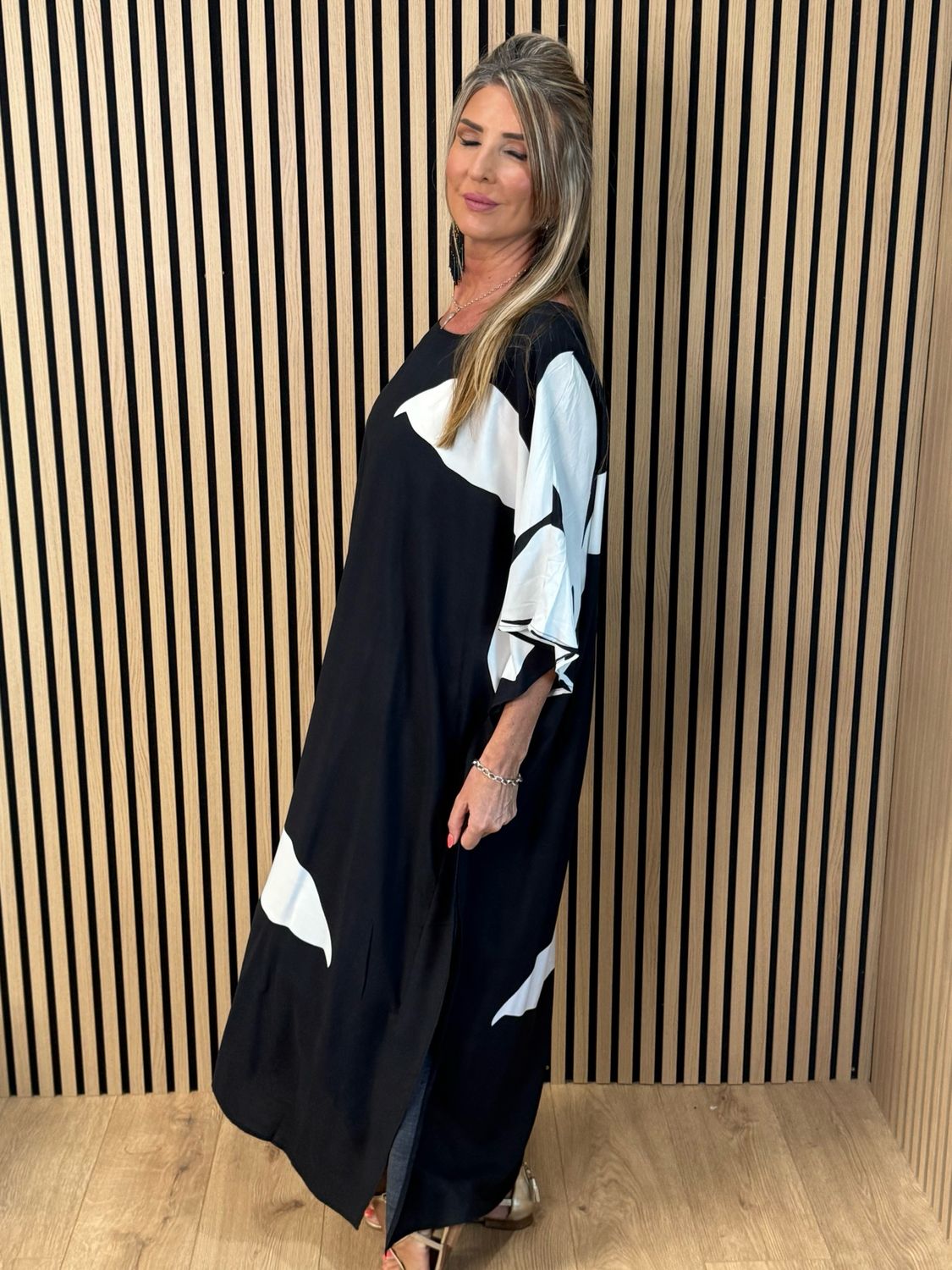FLY OUT Oversized Floral Maxi Dress - Black/White