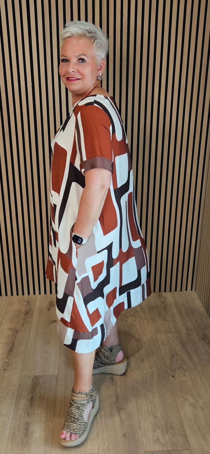 Abstract Print Pocket Dress – Rust/Brown